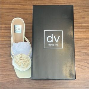 DV by Dolce Vita Zelly Rosette Sandal